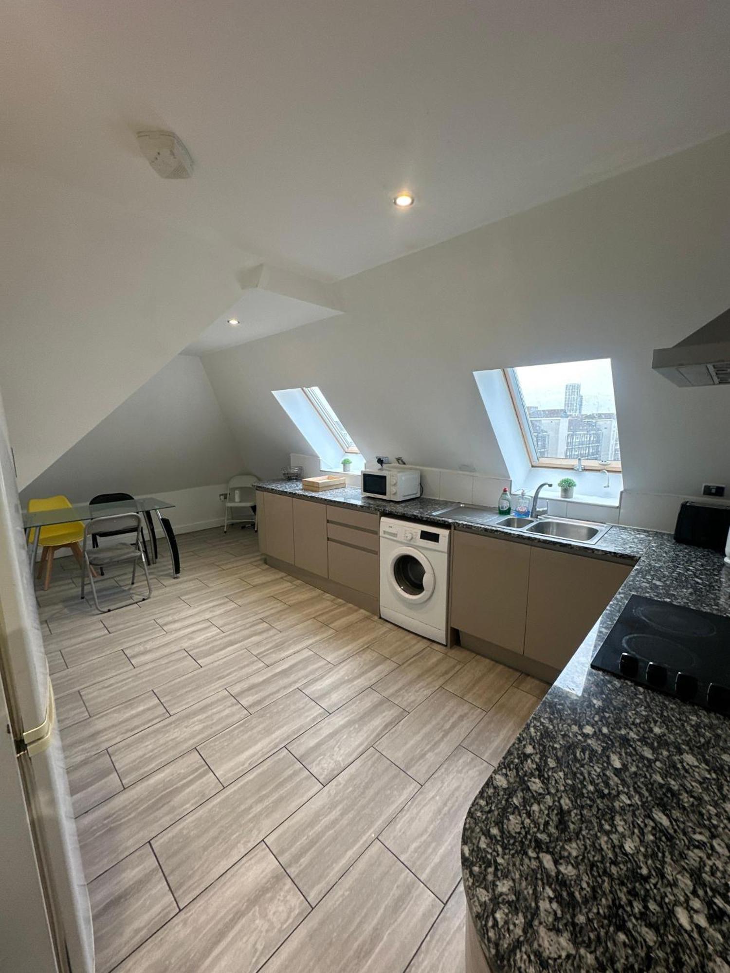 A Modern Luxury Penthouse Close To Tower-hil-canary Wharf-central * London