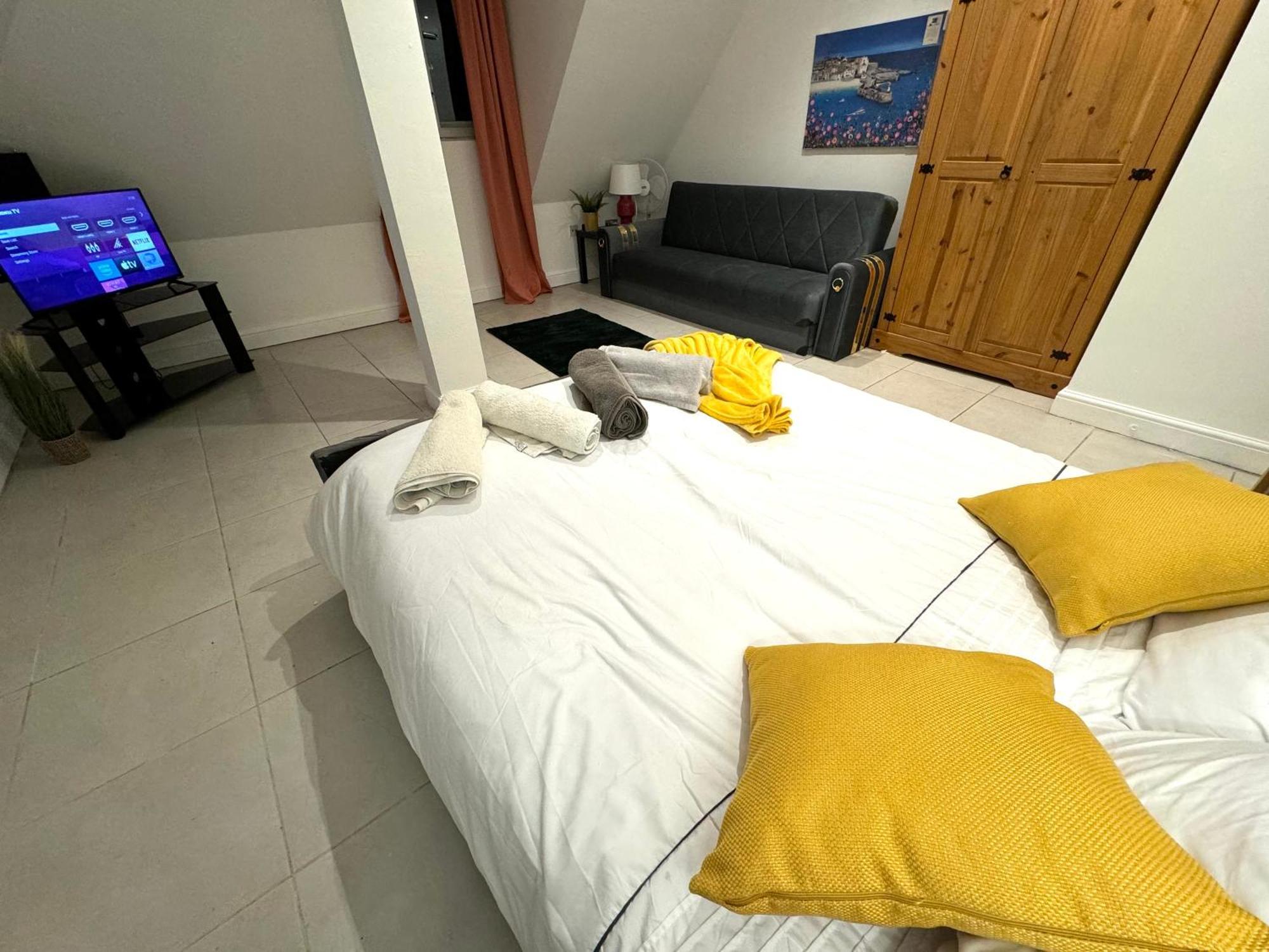 A Modern Luxury Penthouse Close To Tower-hil-canary Wharf-central * London