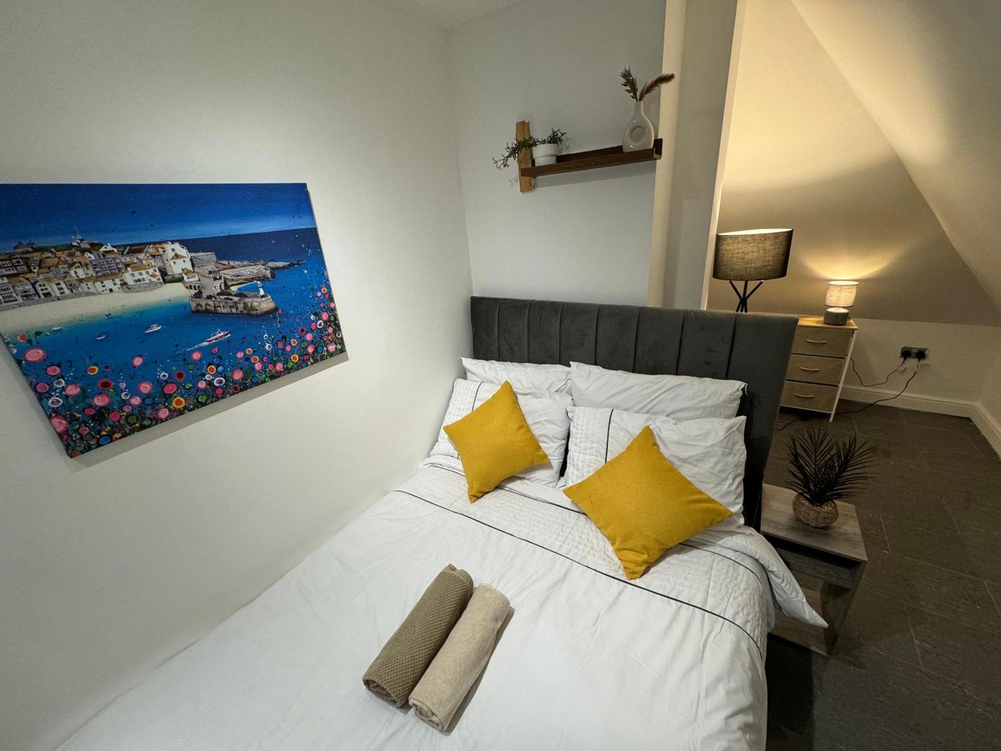 A Modern Luxury Penthouse Close To Tower-hil-canary Wharf-central