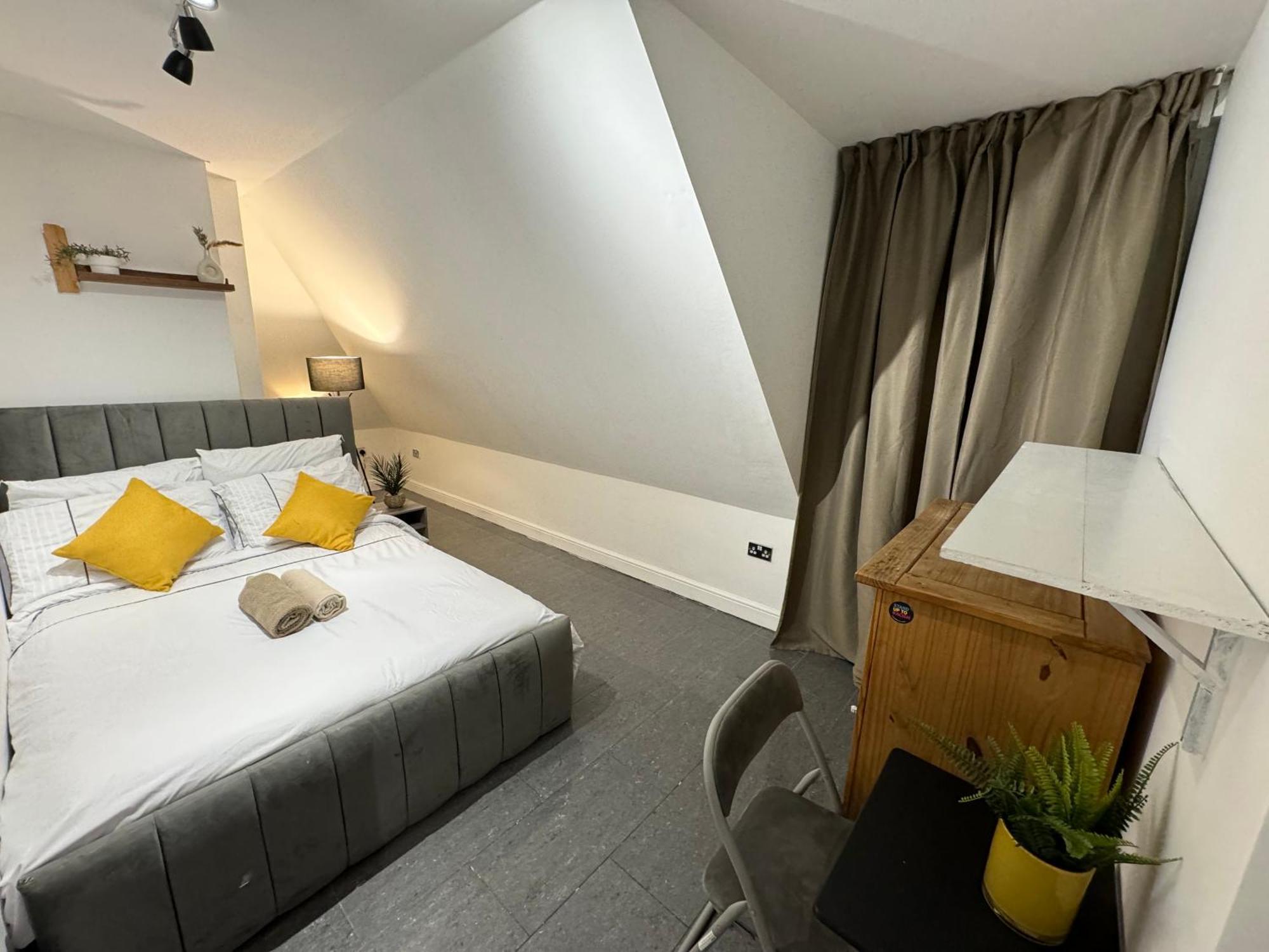 A Modern Luxury Penthouse Close To Tower-hil-canary Wharf-central London
