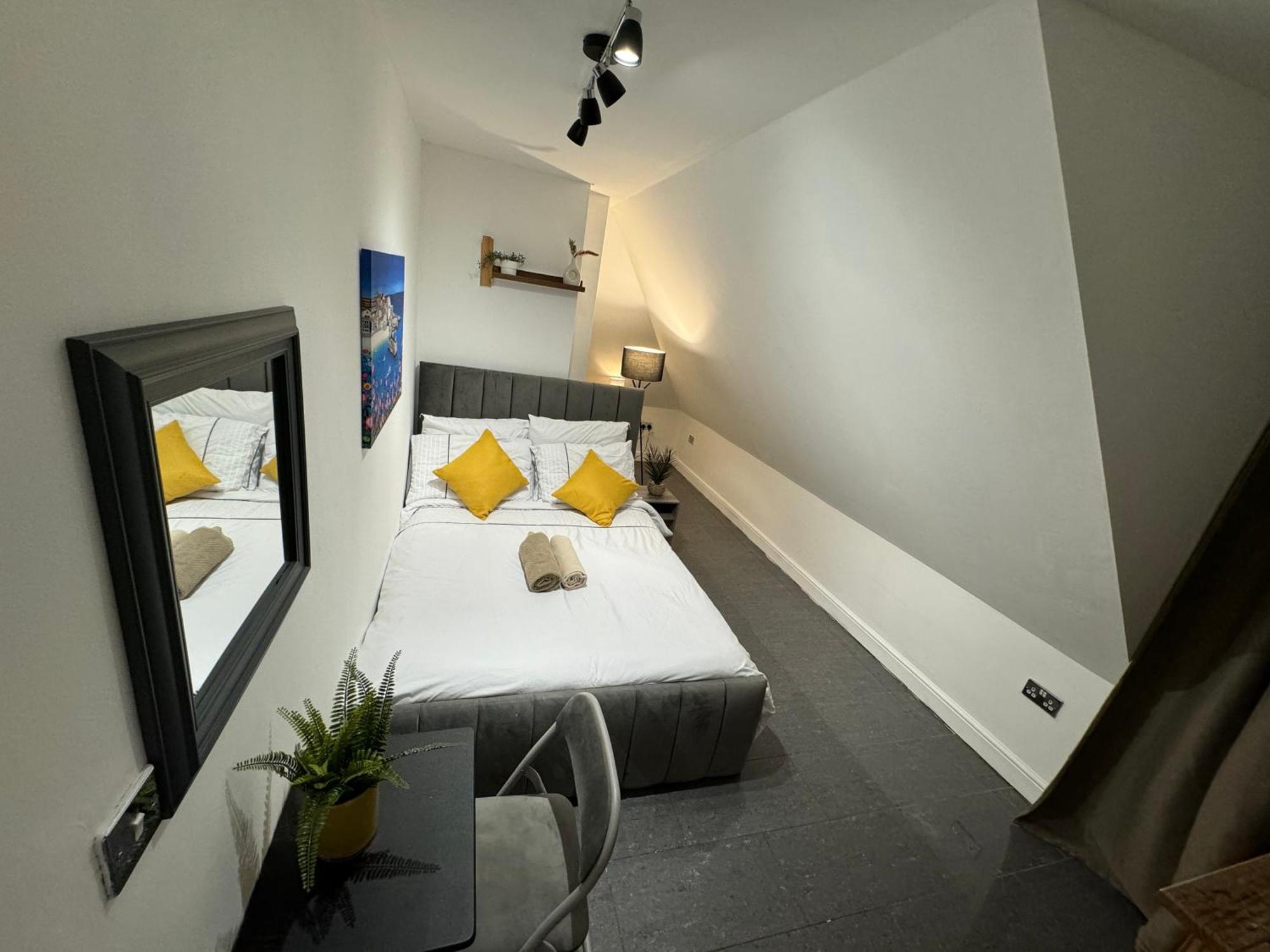 A Modern Luxury Penthouse Close To Tower-hil-canary Wharf-central * London