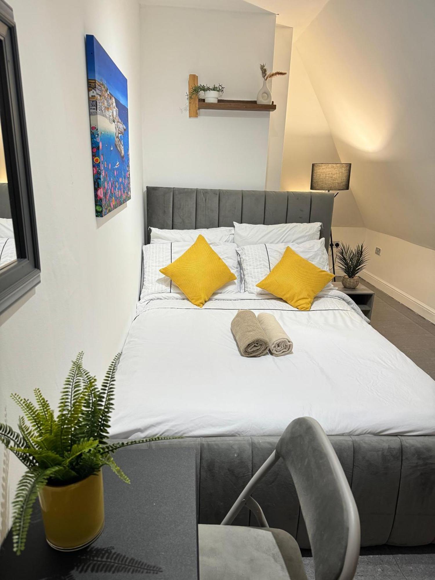 A Modern Luxury Penthouse Close To Tower-hil-canary Wharf-central * London
